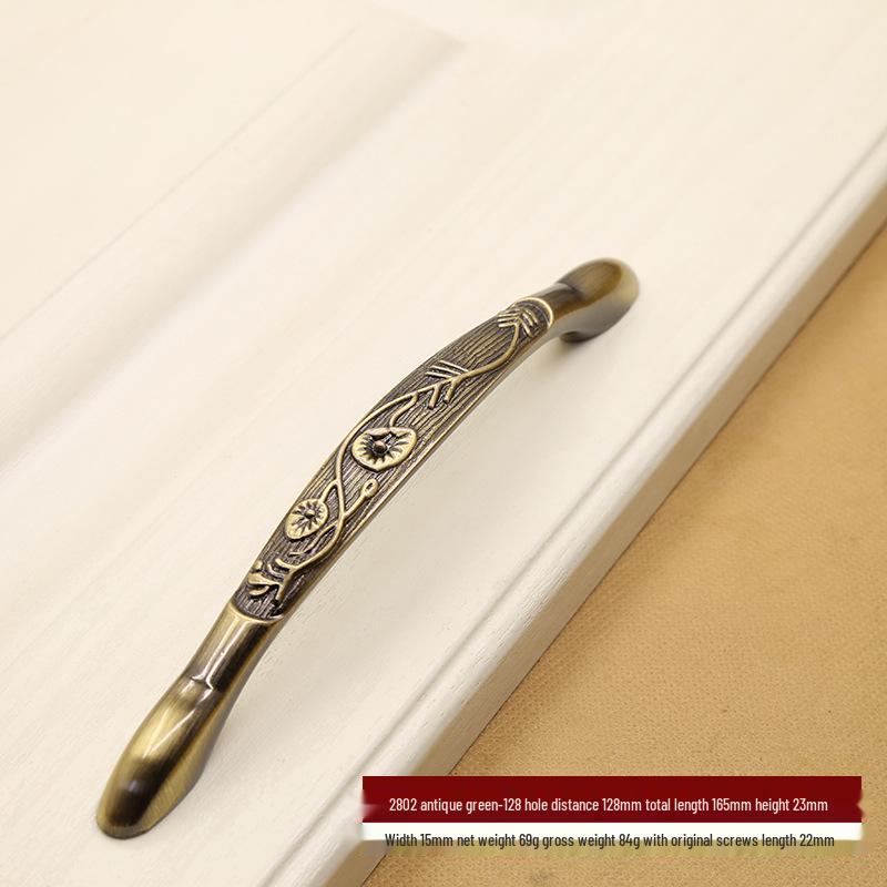 European Style Antique Bronze Pull Handle for Kitchen Cabinets, Wardrobes, and Drawers - Classic Retro Zinc Alloy Design.