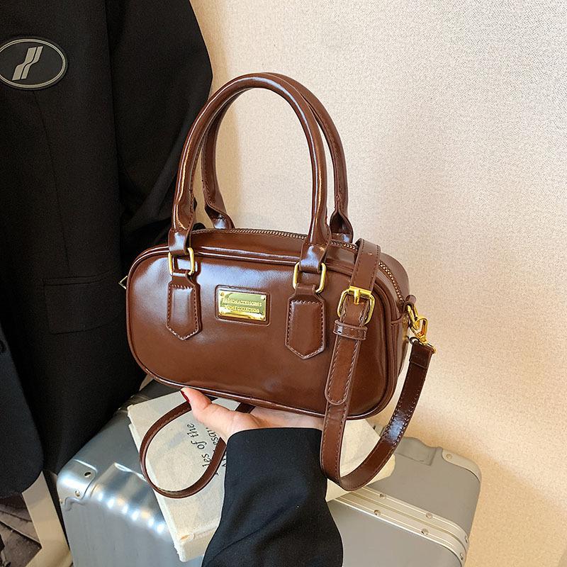 Retro portable bowling bag women's 2025 new spring and summer shoulder messenger bag high-end versatile small square bag