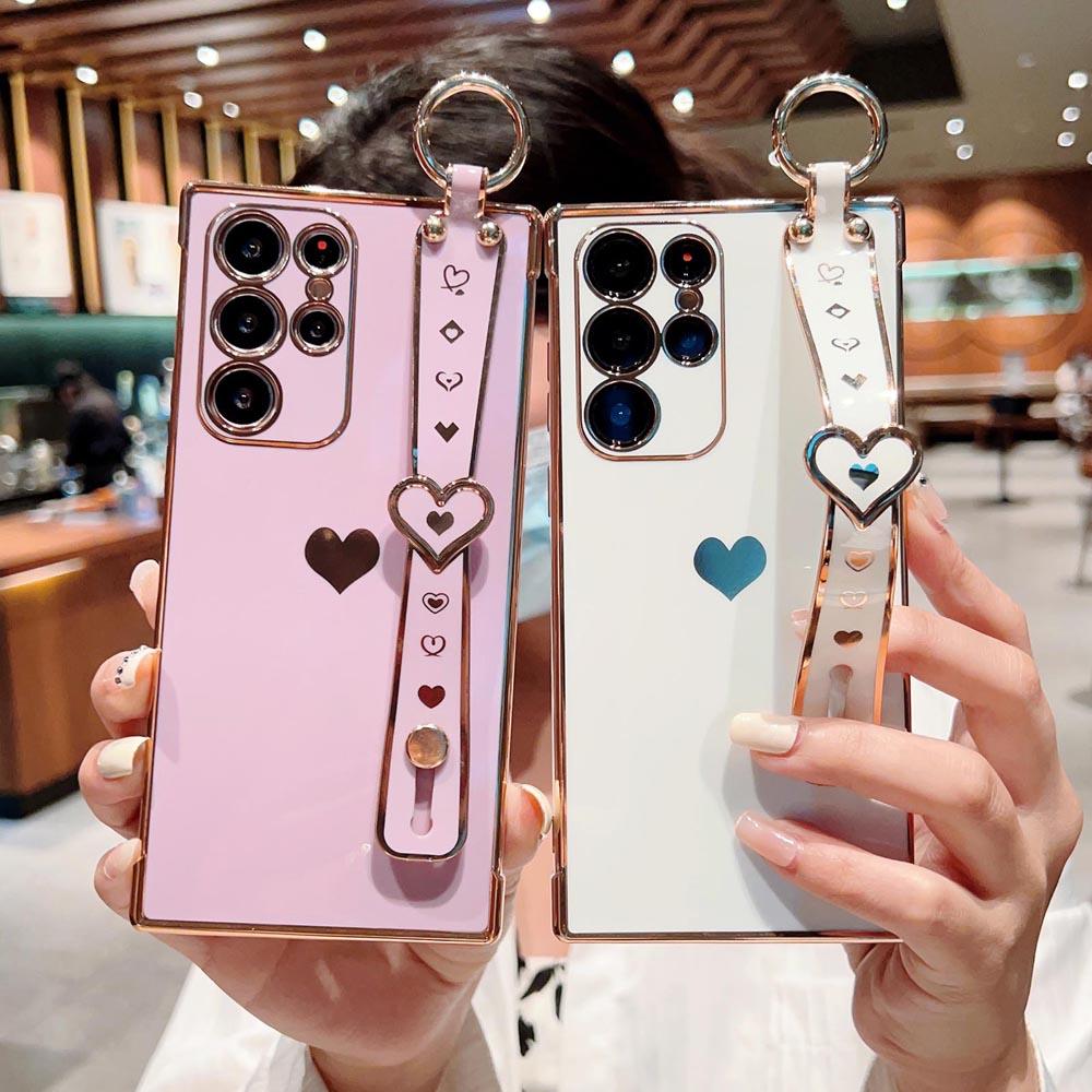 For Samsung A53 S25 Ultra Case Cute Love Heart Plating Wristband Phone Holder Cover For Galaxy S24 Ultra S23 S22 S21 Cases Shell