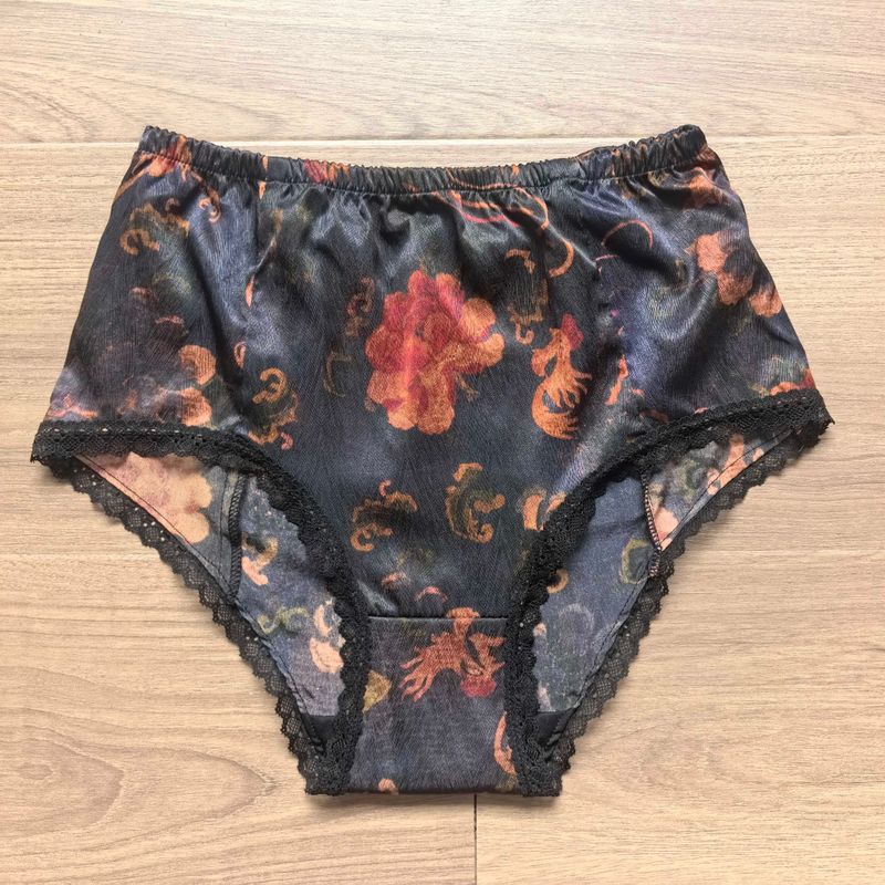 

Women s Underwear 100 Mulberry Silk Silk Elastic Mid-Waist Breathable Plaid Sexy Women s Antibacterial Triangle Lace Shorts Navy XL