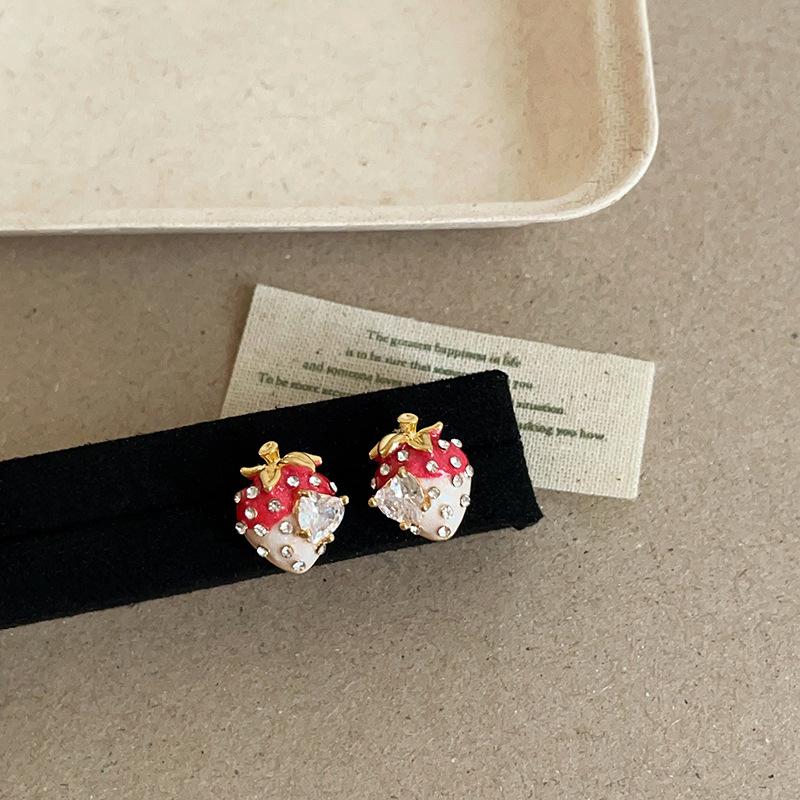 Strawberry Love Zircon Stud Earrings Women s Design Sense Temperament Sweet Fashion Earrings Earrings