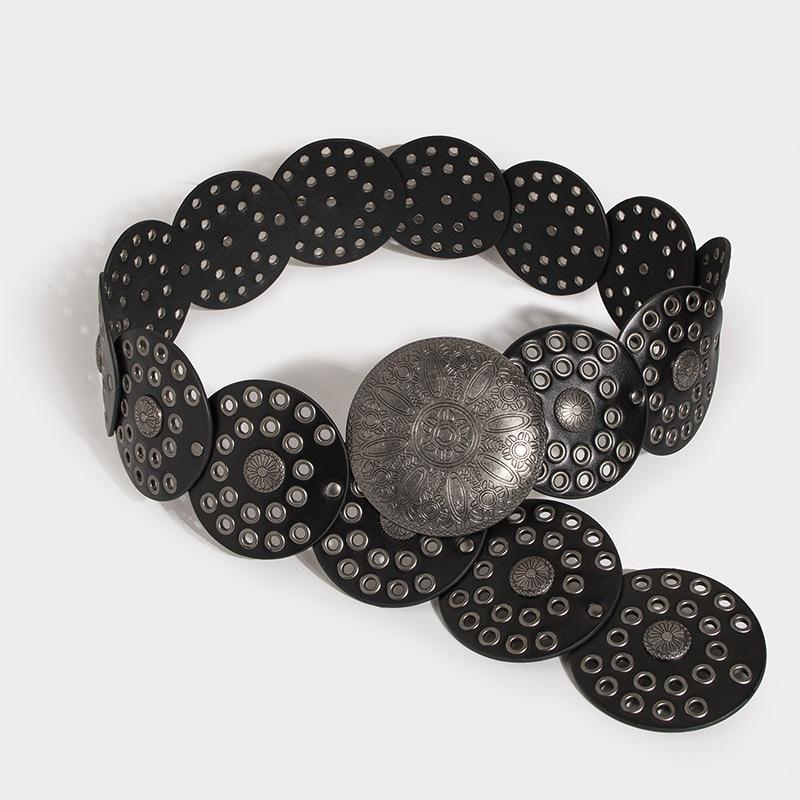 A New Retro Round Rivet Accessory, A Stylish Punk and Hot Girl with A Unique Heavy Industry Wide Women's Belt