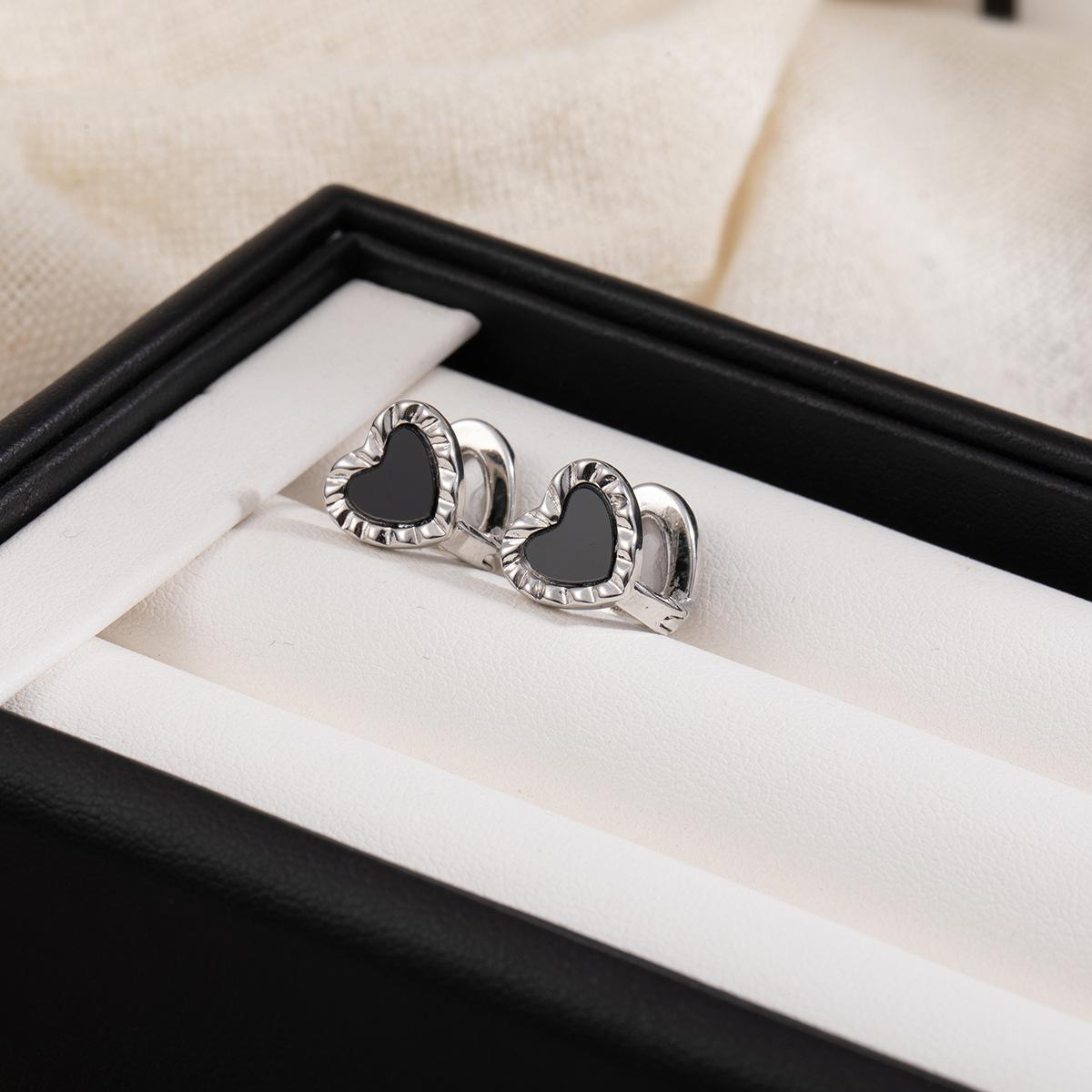 

Light Luxury High-End Sense Black And White Double-Sided Love Women S Design Fashion Temperament Simple Earrings