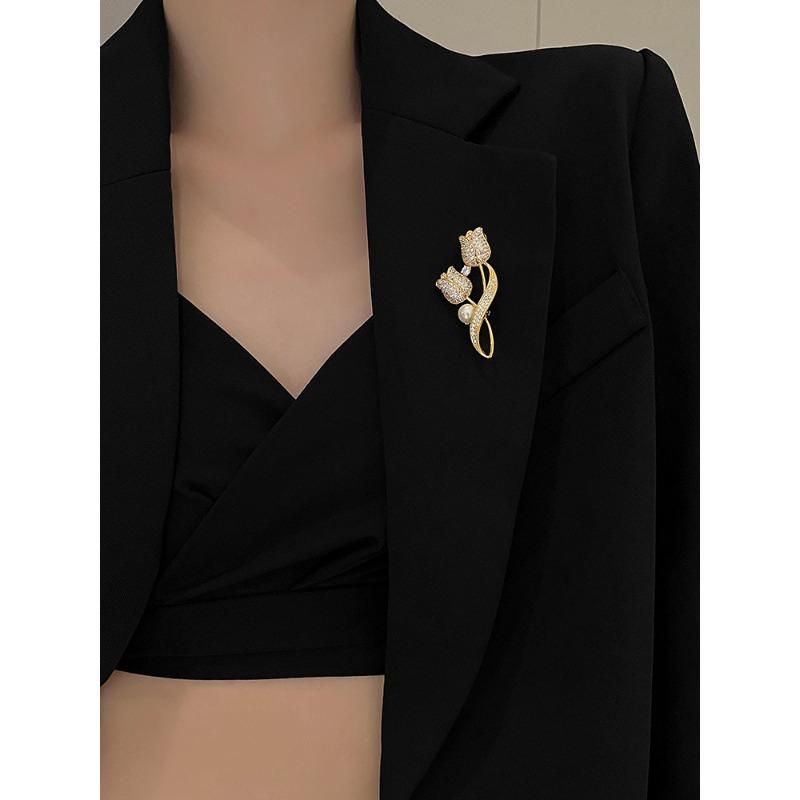 Light Luxury Pearl Full Diamond Tulip Brooch for Women High-end Brooch for Fixing Clothes Corsage