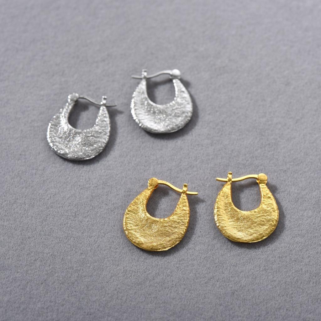 High-Grade Metal Texture Oval Round Hole Earrings Women'S Niche Light Luxury Fashion Personalized Copper-Plated Real Gold Earrings