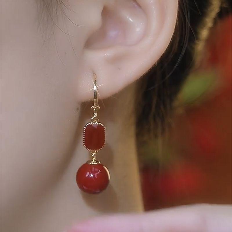 2025 Elegant Red Pearl Earrings: Modern Luxury for Winter