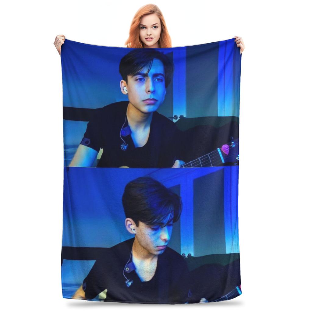 Aidan Gallagher Blanket Portable Fleece Sofa Throw Blanket for Home Bedroom Office Throws Bedspread Quilt