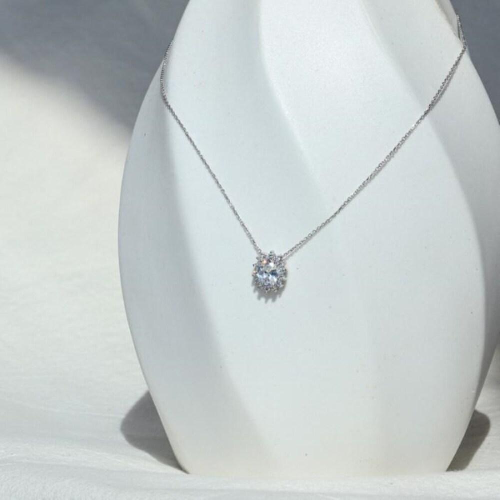 [Onoma] Onm 92.5 Silver Simulant Diamond Sunflower Pendant Necklace Ss472N (15414512)