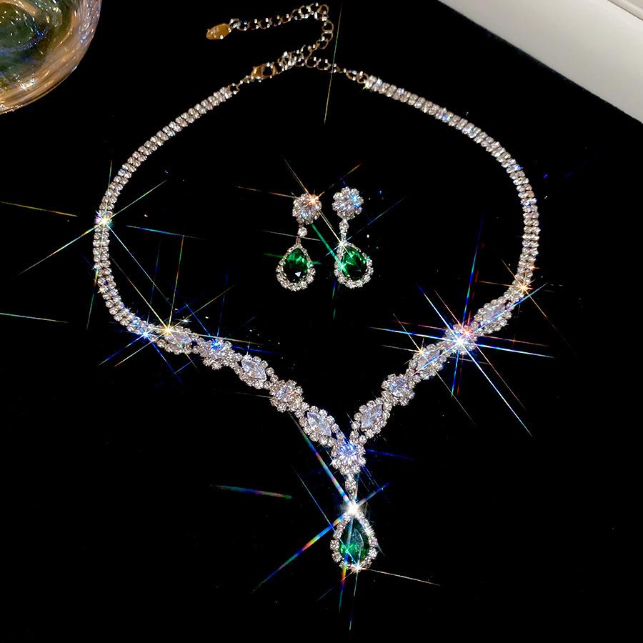 

Zircon water drop pendant necklace earrings set light luxury collarbone chain women s retro court style wholesale