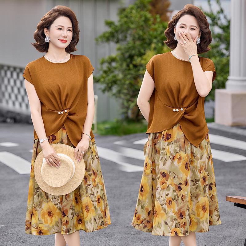 

Elegant Summer Two-Piece Set: Casual Solid Short Sleeve Top + Printed Half Skirt for Middle-Aged and Elderly Women 3XL [Recommended 120-135 catties]