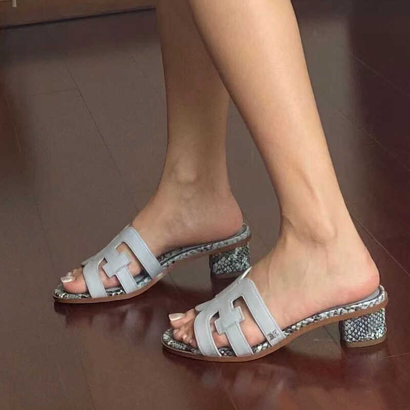 Sheepskin version~ Internet celebrity slippers women's summer wear simple fashion Korean version temperament versatile thick heel beach cool slippers