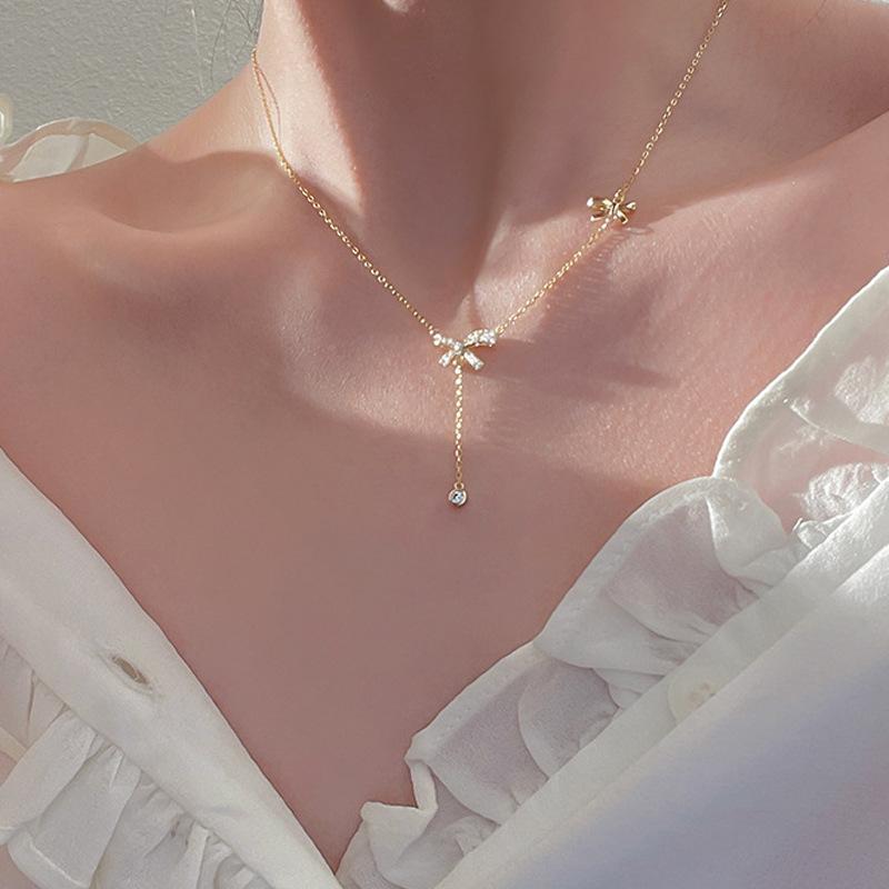 2023 Nouveau collier papillon tendance en diamant papillon Design de niche Sense Gold Clavicule Chain Femme Chaîne de cou polyvalente de luxe légère