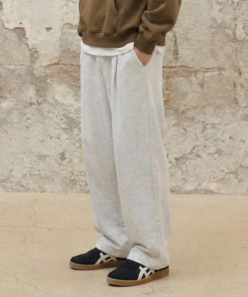 AGOD (Fleece-Lined) Single-Pleat Wide Sweatpants [White Melange]