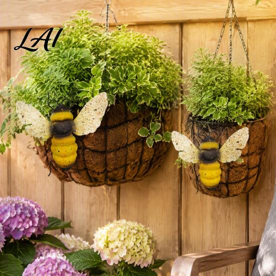 Gartenhofkunst 2 Stück 3D Metallbiene Wanddekoration Eisen Skulptur Hängendes Insekt Dekor Ornament Wetterfest Outdoor für Terrasse Zaun Schmiedeeisen