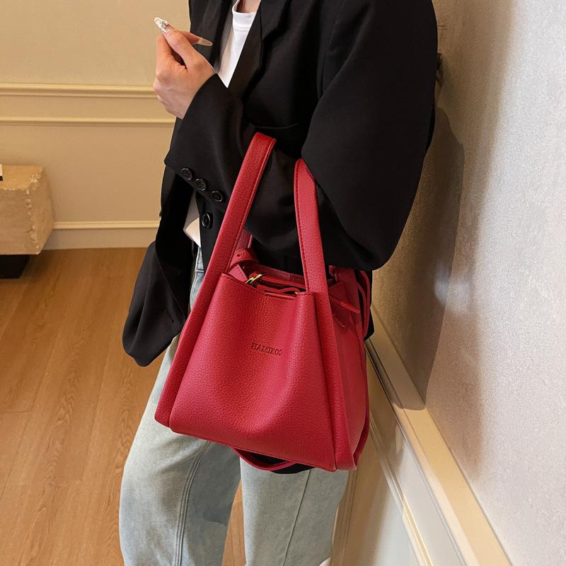 Premium Sense Portable Small Bag Female Portable Vegetable Basket Bag Versatile Messenger Bag Bucket Bag Small Bag