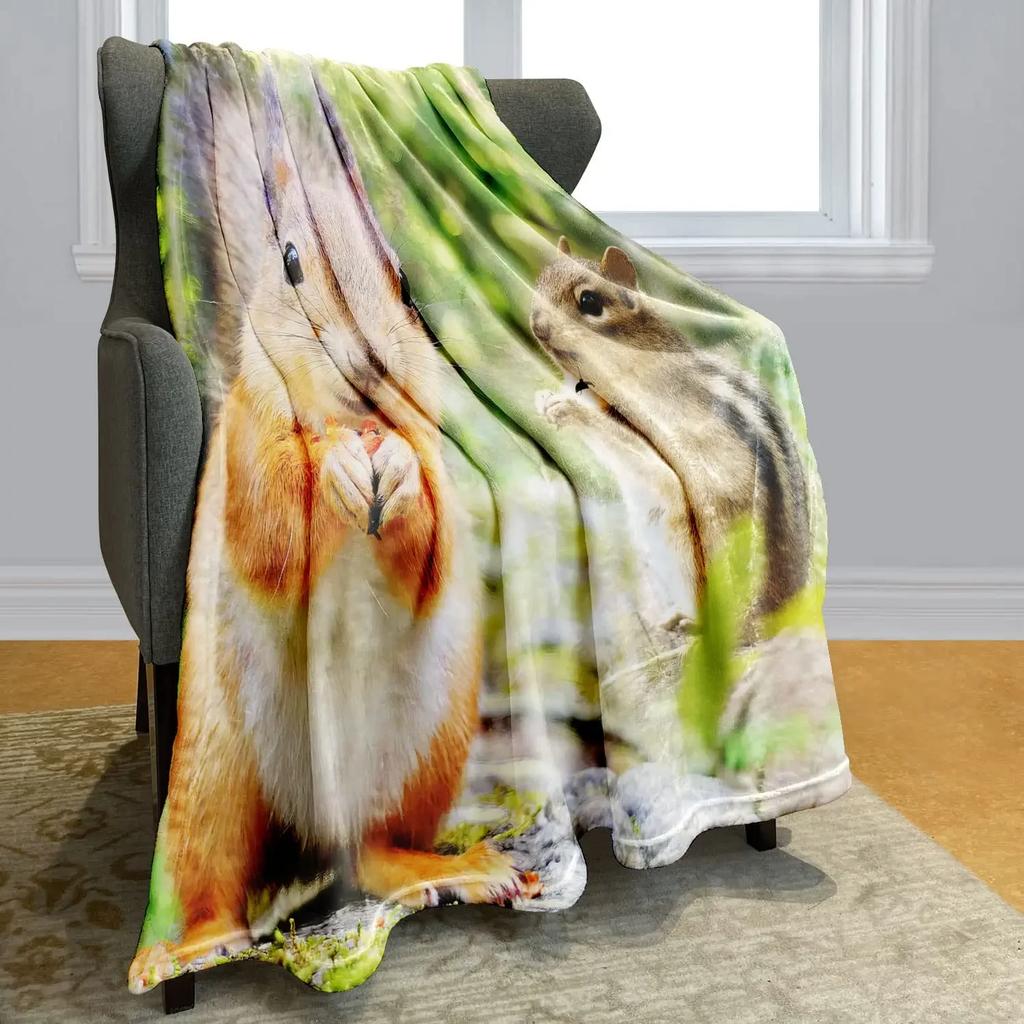 Ultra Soft Blanket Squirrel Throw Blanket Plush Lightweight Couch Sofa Bed Warm Cozy Flannel Blanket for Teens and Adults Gifts