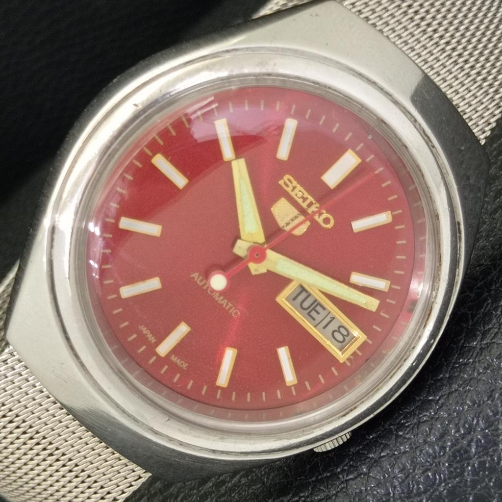 

JAPAN VINTAGE SEIKO 5 AUTOMATIC 7009A MENS RED COLOR DIAL WATCH a701613-5 R206c-a701613