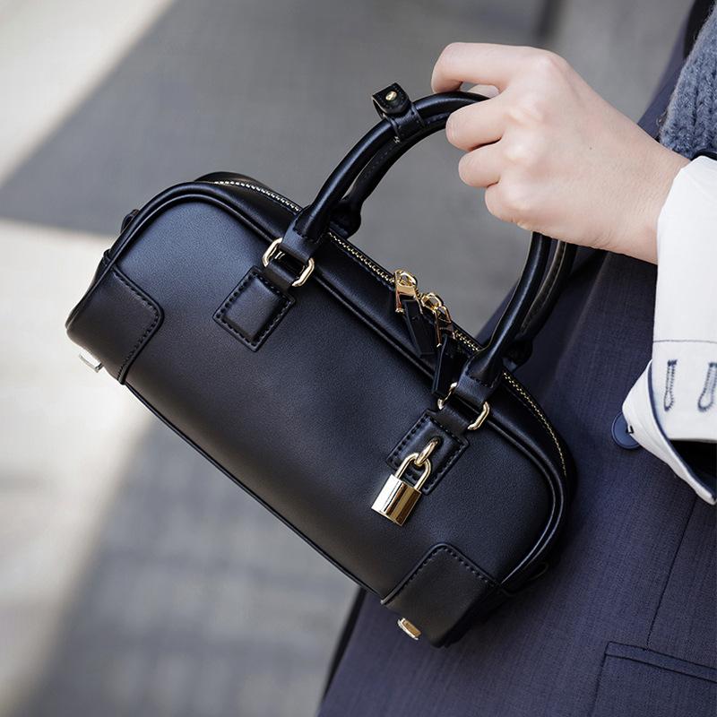 

Genuine Leather Bag Women Crossbody Bag 2025 New Cowhide Boston Handbag Women Niche Fashion Versatile Shoulder Bag чорний