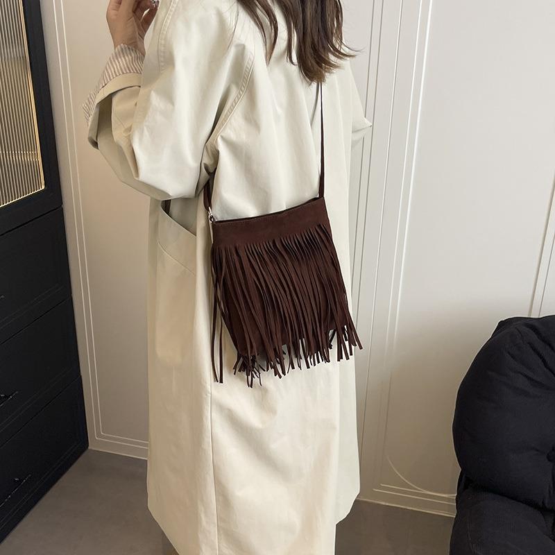 Niche Design Bag Women's Autumn  New Fashion Matte Shoulder Messenger Bag Texture Fringed Tide Bucket Bag