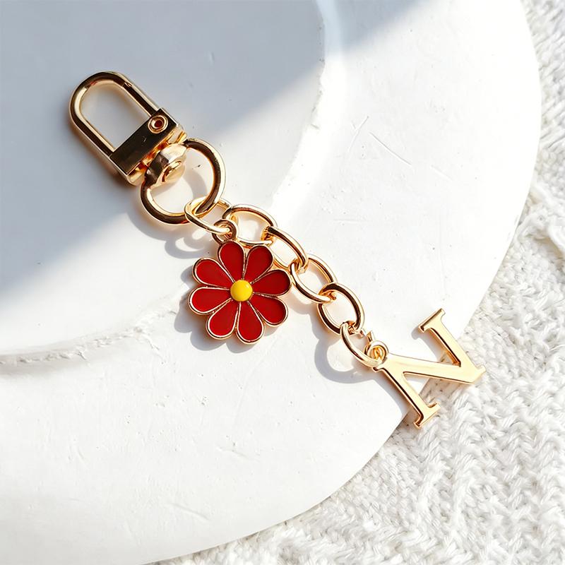 Metal Red Daisy Alphabet Keychain  A-Z 26 Letters Keyring Charms Bag Pendant Jewelry Gift Accessories