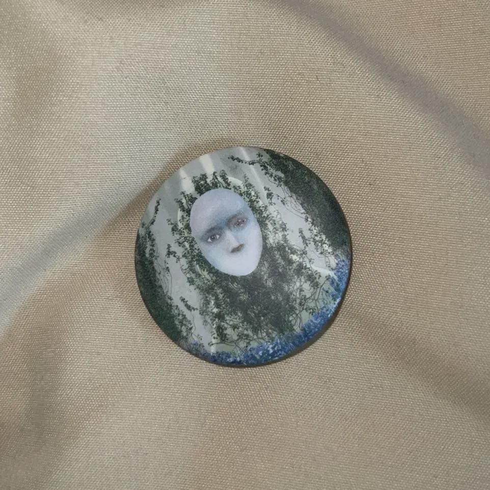 

Thorn-apple Badge