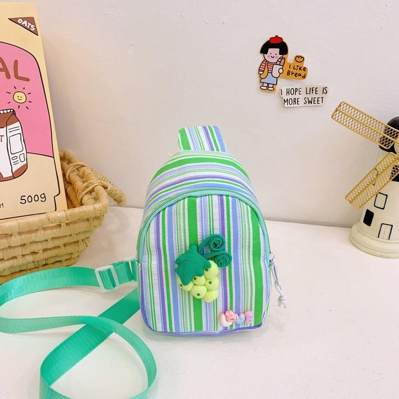 

Функциональная и милая детская сумка-слинг для школы и повседневных прогулок, разработанная для комфорта Green Grape