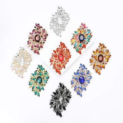Eiropiešu-amerikāņu rhinestone sakausējuma broša: Eleganta, daudzpusīga piespraude sieviešu apģērbam un aksesuāriem.