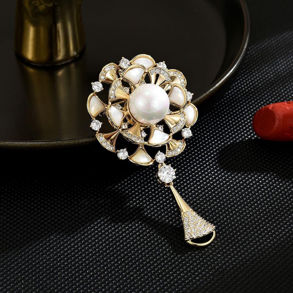 Luxury sparkling zircon small fragrant flower ball brooch autumn and winter blazer exquisite shell flower corsage