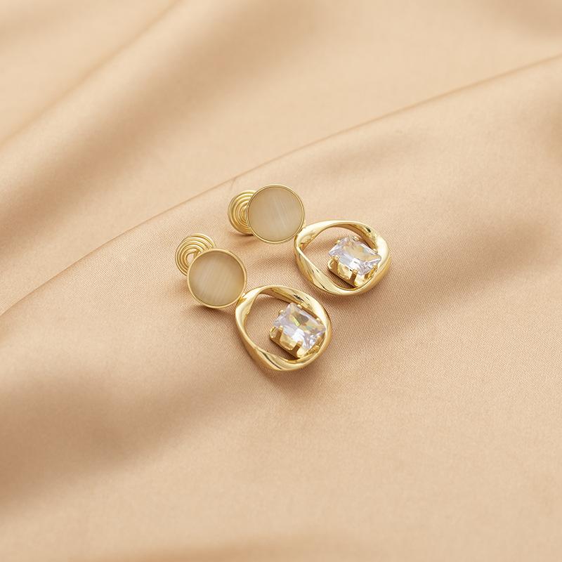Earless Hoop Earrings Cat Eye Stone Metal Geometric Fashionable for Women Mosquito Ear Clips