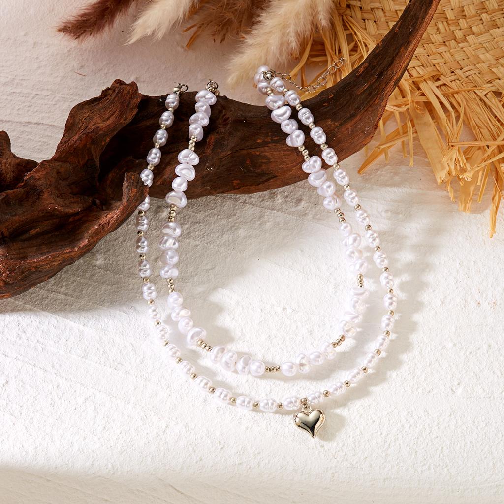 Retro Simple Heart Shaped Pendant Necklace For Women Multi Layer Irregular Imitation Pearl Beaded Choker Party Banquet Jewelry