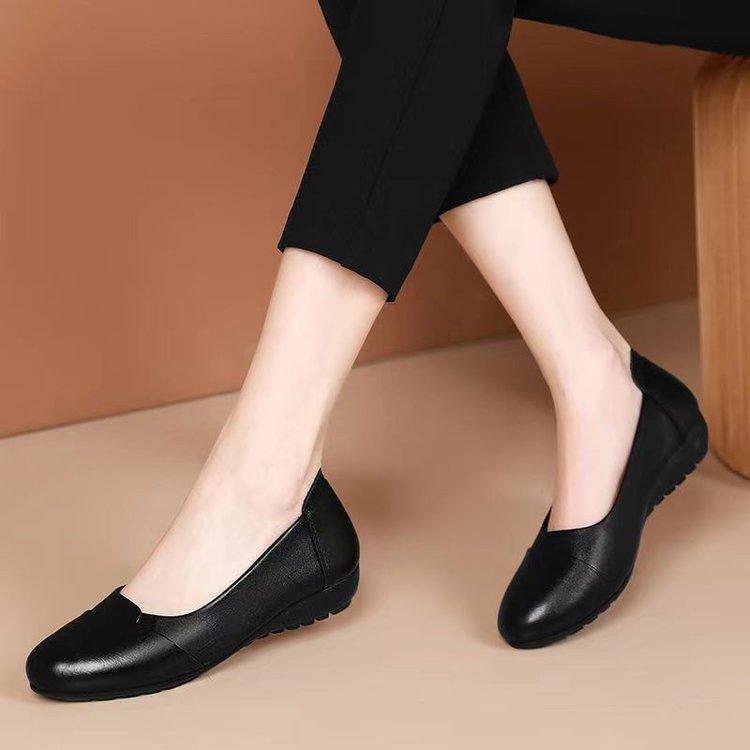 Autumn mother shoes beef tendon flat bottom comfortable single shoes women's soft sole non-slip lightweight work shoes middle-aged and elderly soft le