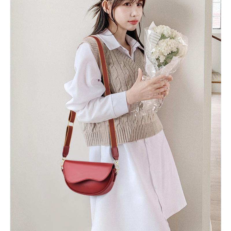 Small Niche Luxury Women's Bag, New Fashionable Underarm Saddle Bag, Korean Version, Simple Casual Single Shoulder Crossbody Bag