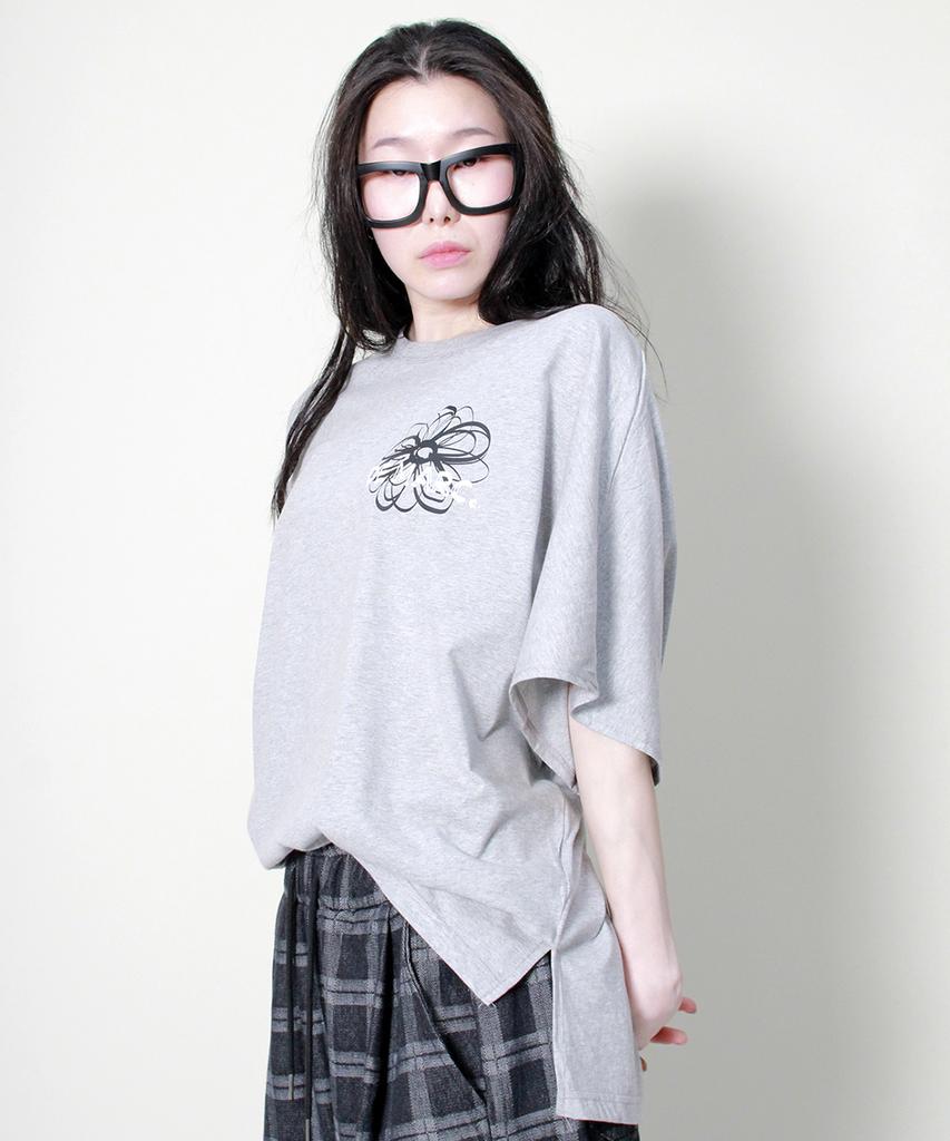 Deumakeu Medium Fit French Sleeve Chest Flower Short Sleeve T-Shirt Gray