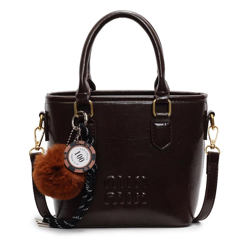 

2025 новая высококачественная корейская версия контрастного цвета портативная сумка-ведро нишевая повседневная универсальная дорожная сумка в иностранном стиле сумка-мессенджер женская