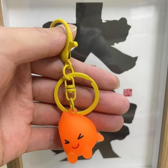 Yousheng 2 Stück Schlüsselanhänger Anhänger Magnetisches Design Cartoon Feuerwehrmann Schlüsselanhänger Rucksäcke Handtaschen Geldbörsen Autos Dekorativer Anhänger