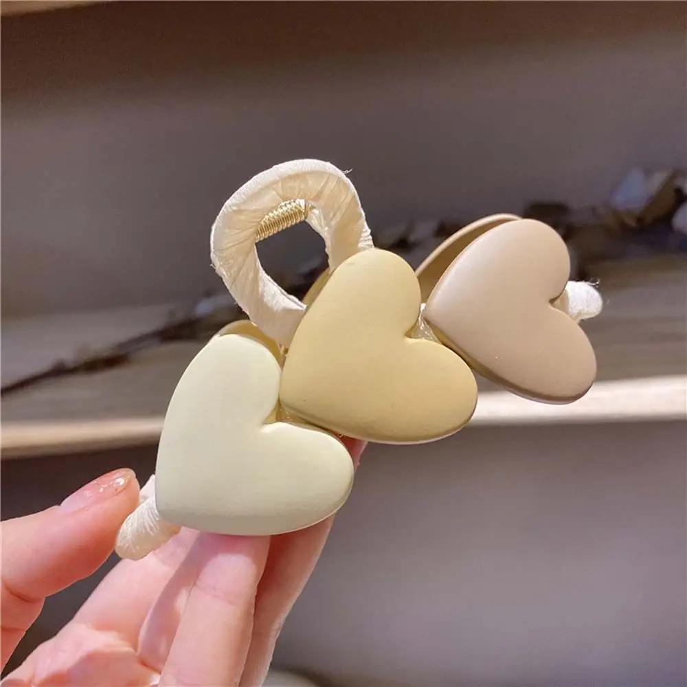 

Vintage Big Khaki Coffee Hair Ornaments Heart Shaped Three Hearts Barrettes Hair Clips Crab Hair Claws Korean Style