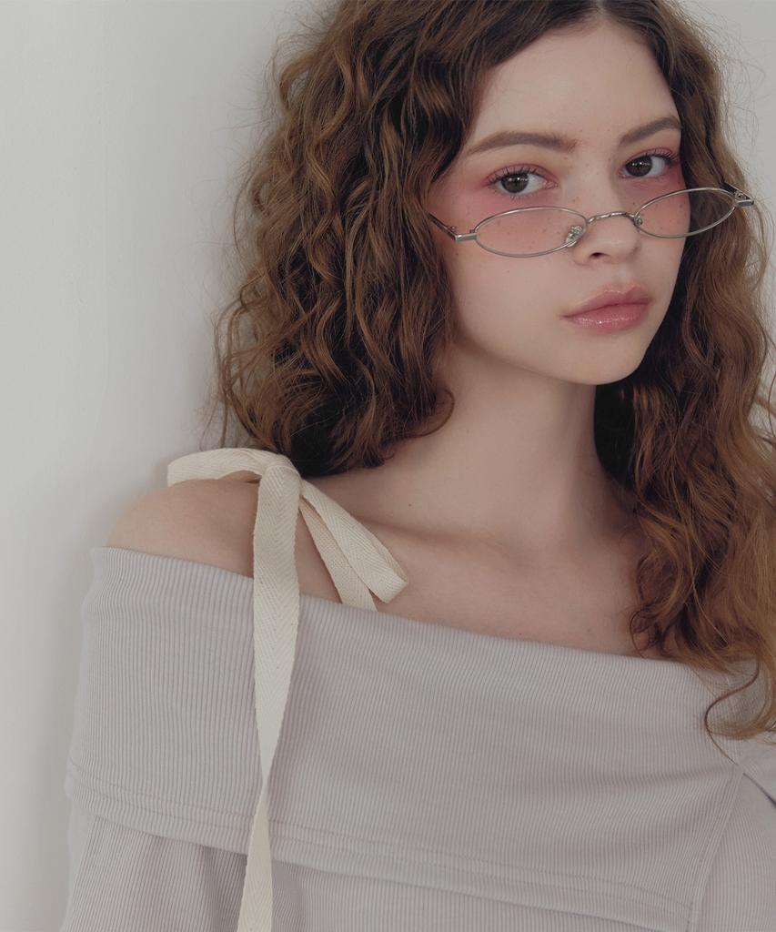 Teuwi Petite Strap One-Shoulder Short Sleeve T-Shirt
