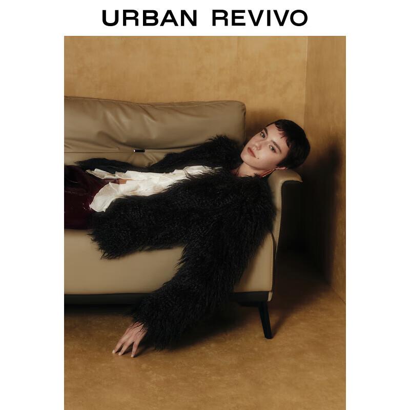 

Элегантное женское пальто с кисточками из искусственного меха UR S