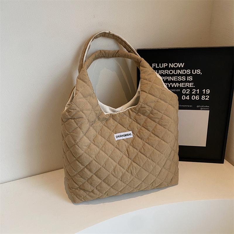Tote bag women's popular new large capacity rhombus embroidery shoulder bag student class bag commuter tote bag