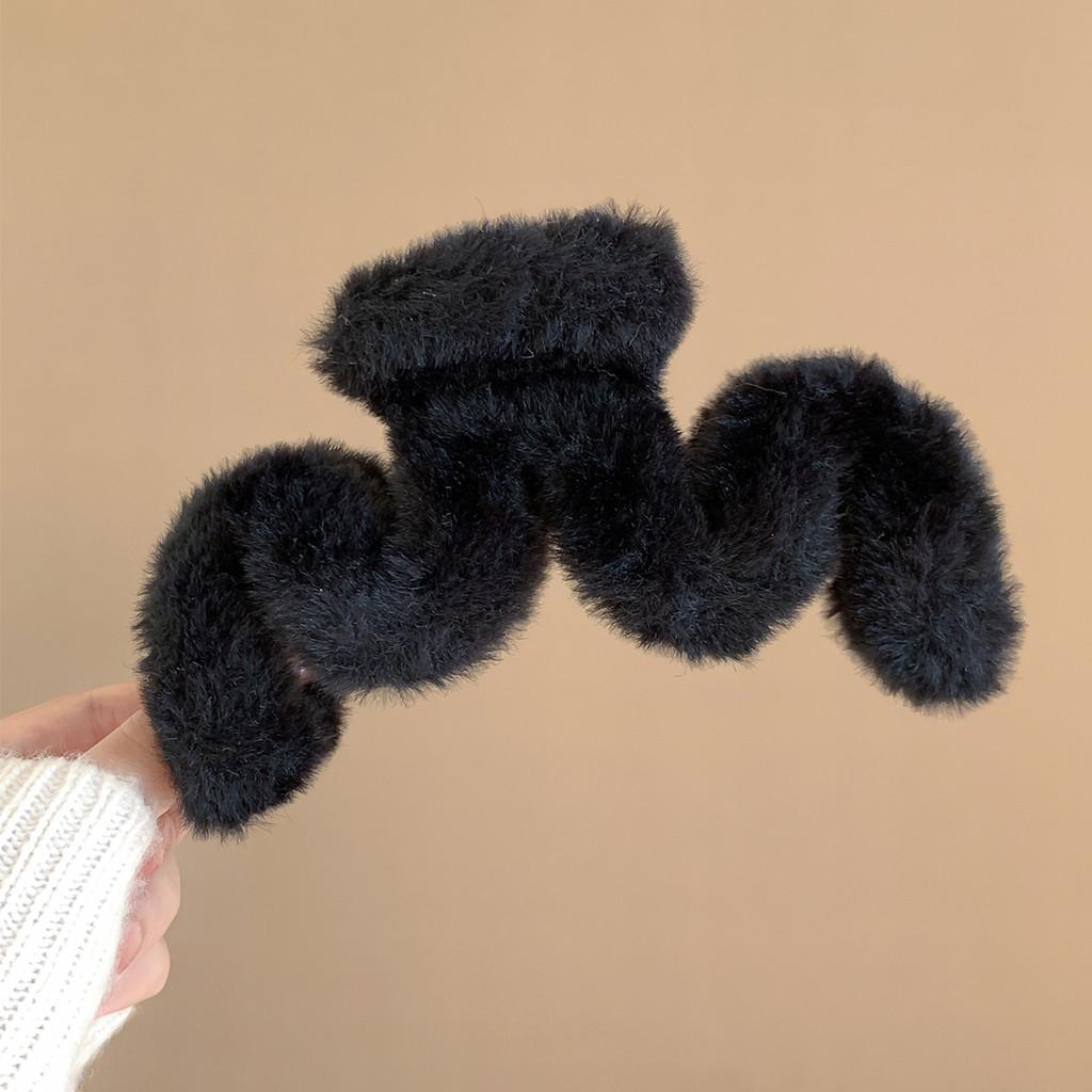 Oversized Plush Hair Clip Women Autumn Winter Wavy Hair Shark Clip Elegant Hair Accessories