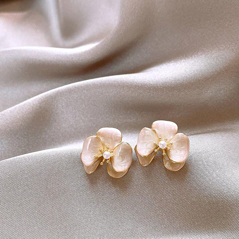 Dopamine Blooming Flower Pearl Stud Earrings Women's Unique Beautiful Earrings Fancy Accessible Luxury Earrings 925 Sterling Silver Needle