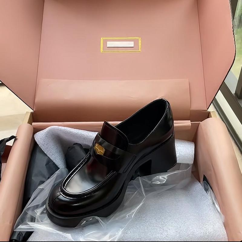 

Версия из овчины~ Новая кожа маленький человек миу ветер золотая монета лоферы с мелким вырезом женские на толстом каблуке с увеличением роста маленькие кожаные туфли 37