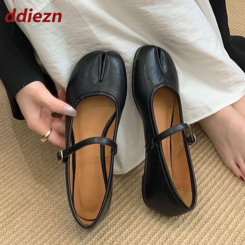 Fashion 2025 New Fashion Buckle Strap Women Mary Janes Lolita Flats Shoes Female Strange Toe Footwear Shallow Ladies Flats With Shoes