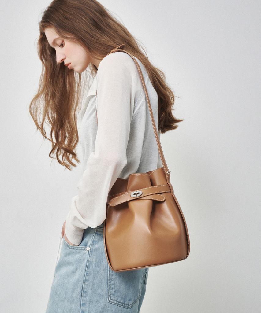 Ostkaka Classic Belt Bucket Bag Brown