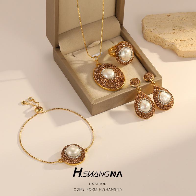 

Vintage jewelry set with natural baroque pearls - elegant earrings and necklace for women