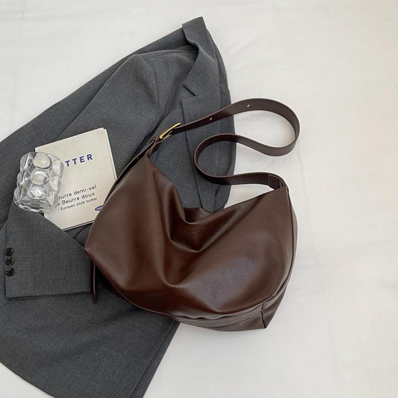 

Large capacity bag women s 2025 autumn and winter fashion shoulder bag casual messenger tote bag premium class commuter bag темно-коричневого