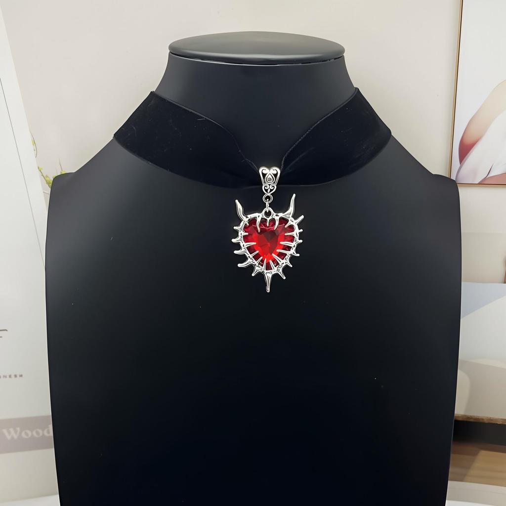 Gothic Winged Skull Heart Pendant Velvet Choker Necklace
