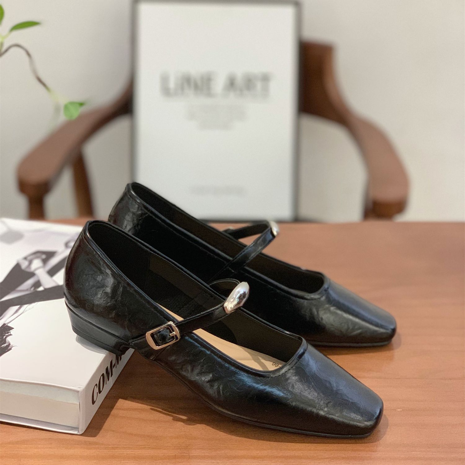 

French retro square head flat bottom one-word buckle with Mary Jane shoes for women s 2025 spring new Xiaoxiangfeng shallow mouth single shoes 40 чорний