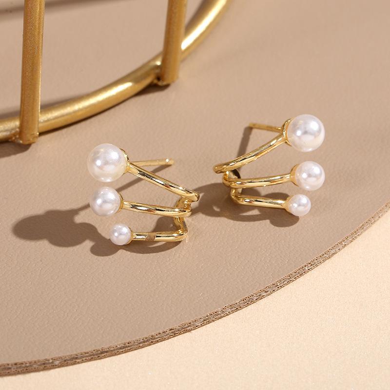 

2024 New Bright Crystal Luxury Korean Unusual Claw Stud Earrings Ear Piercing Hook Lrregular Pearl Christmas Zircon Gift перлинний
