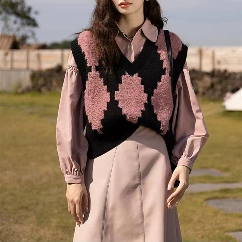Fashion V-neck Argyle Printed Loose Women's Vest 2025 Spring and Autumn Sleeveless Elegant Knitted Pullover Sweater Tank Tops Female Clothing